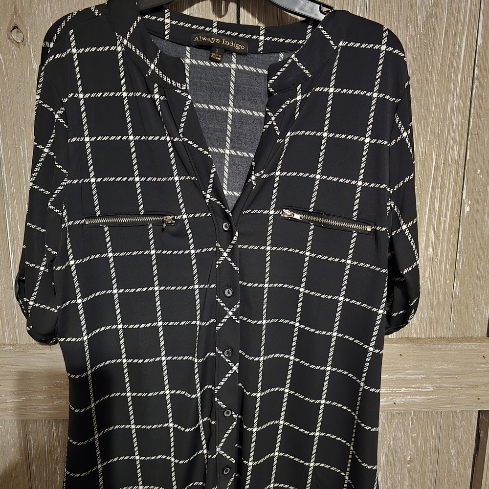 Chic Black and White Grid Blouse
